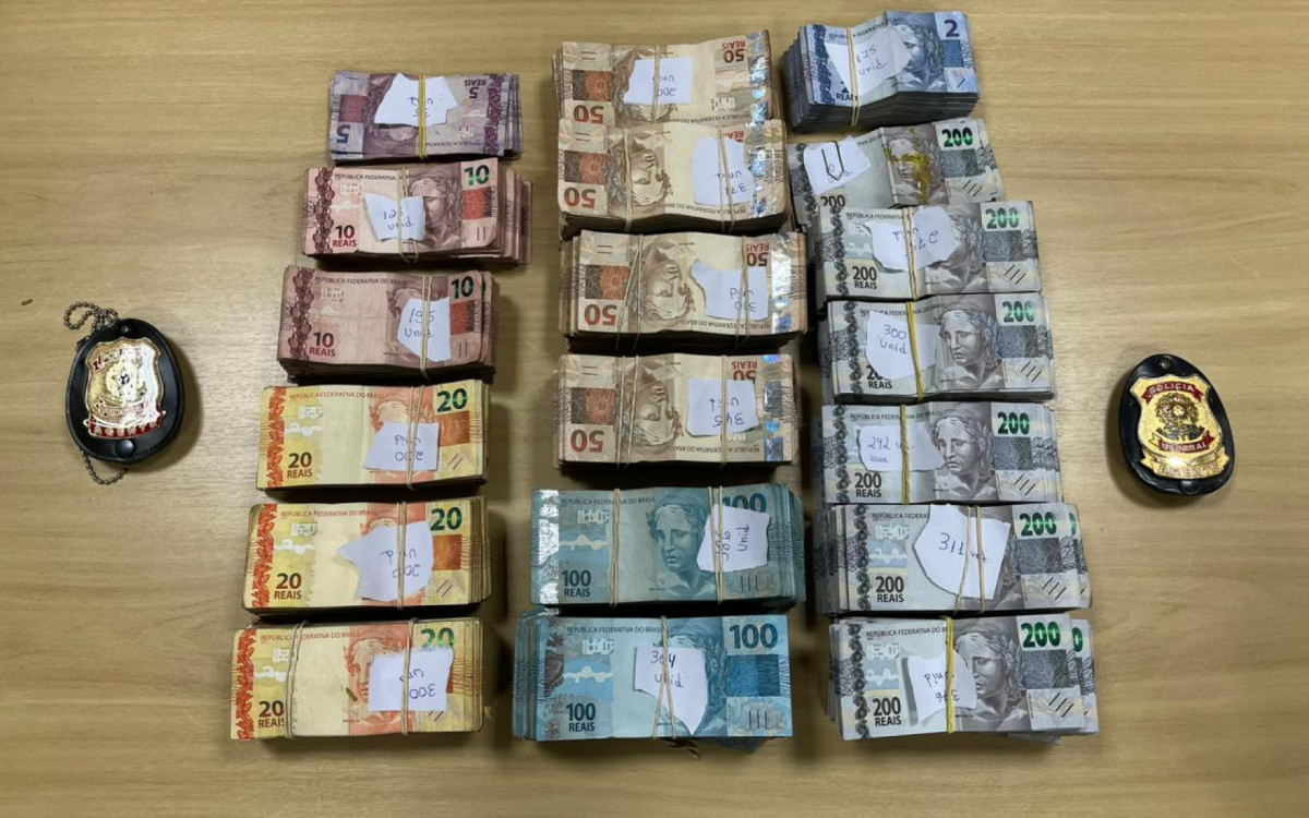 PF apreende R$ 450 mil em dinheiro vivo durante operação em Xerém