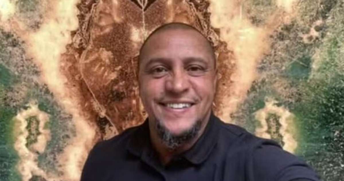 Roberto Carlos se desculpa por passagem pelo Corinthians em entrevista ao Palmeiras Cast