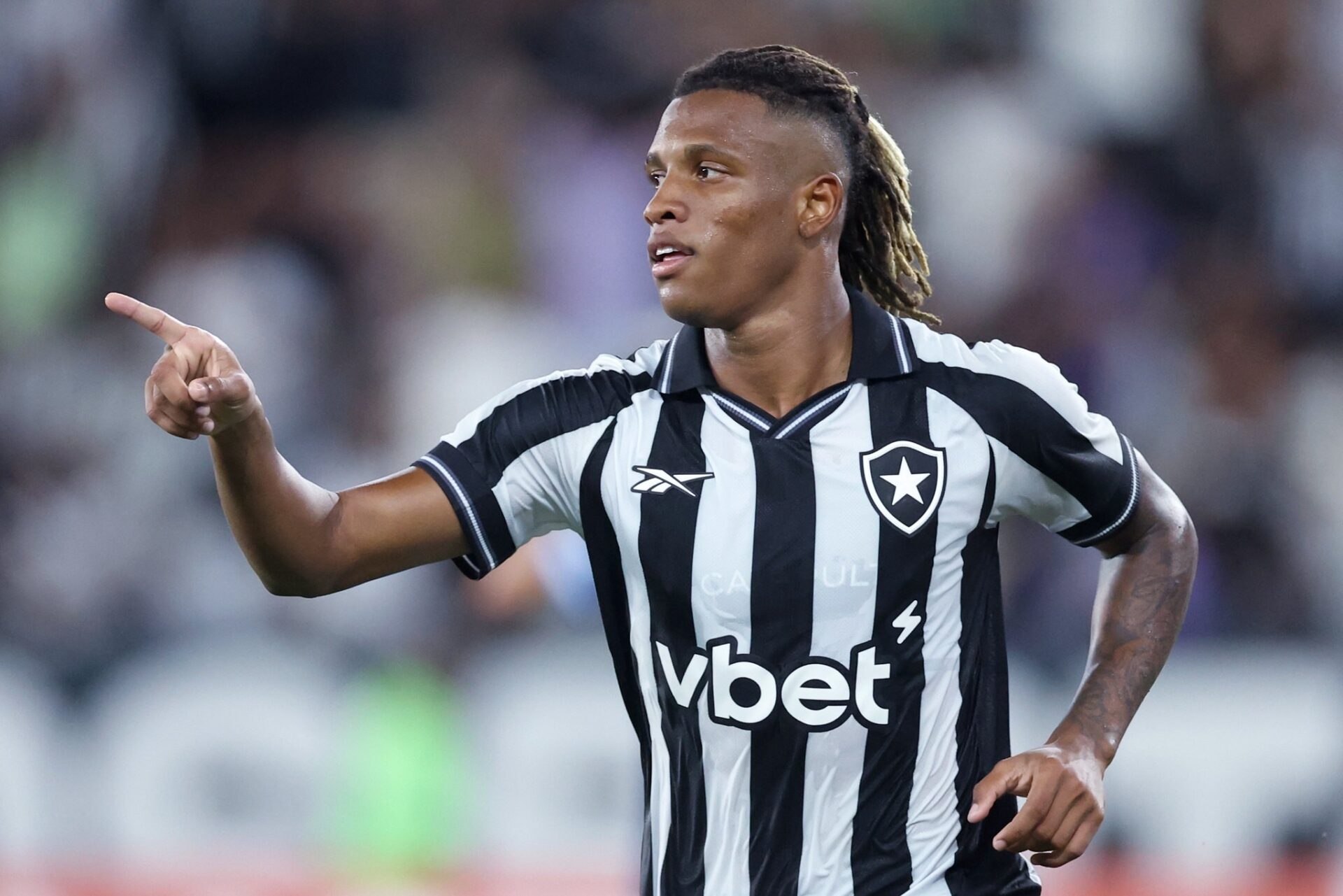 Danilo retoma protagonismo no Botafogo após três meses e mostra força no Brasileirão