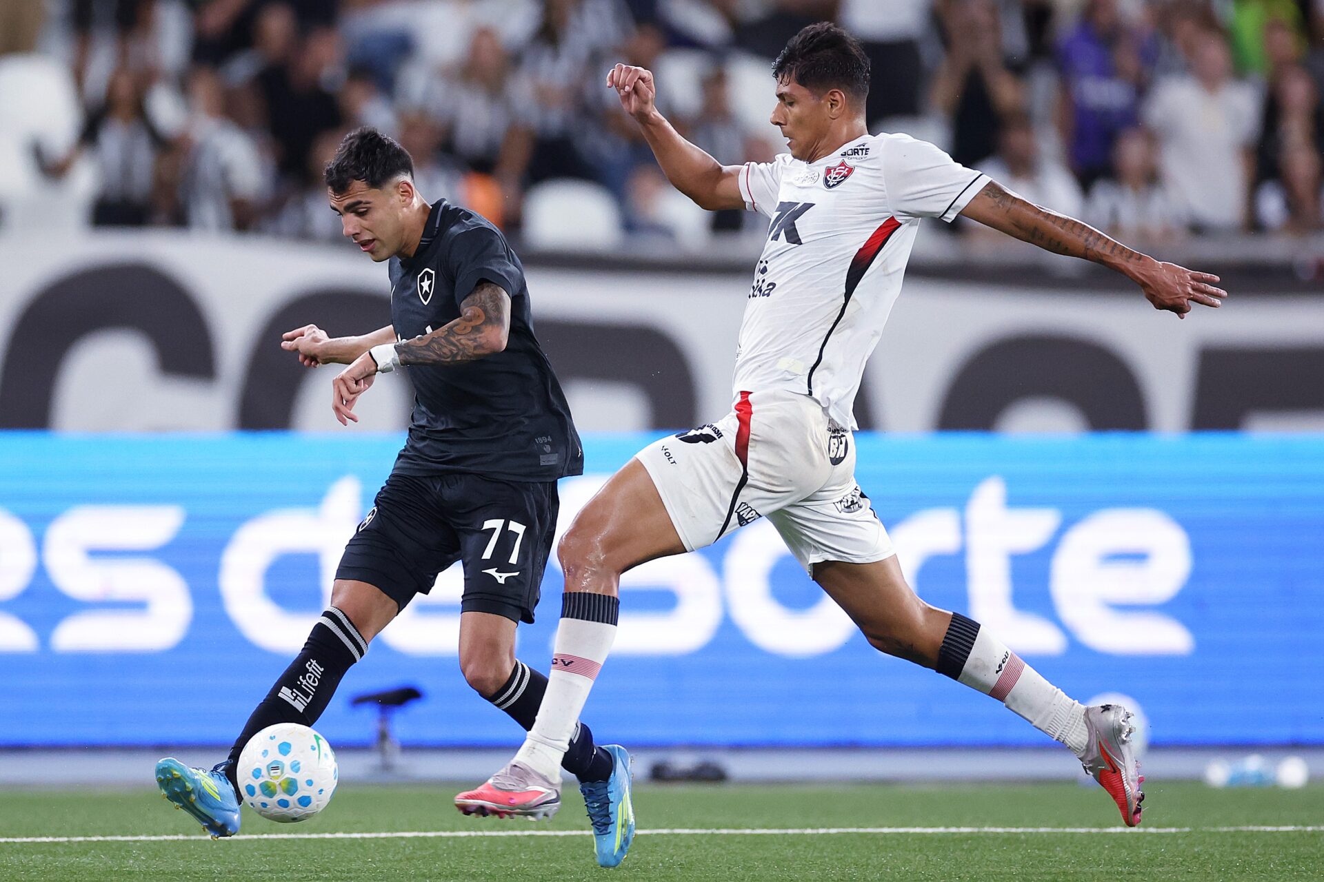 Botafogo Pressiona, mas Empata com Vitória no Nilton Santos com Goleiro em Destaque