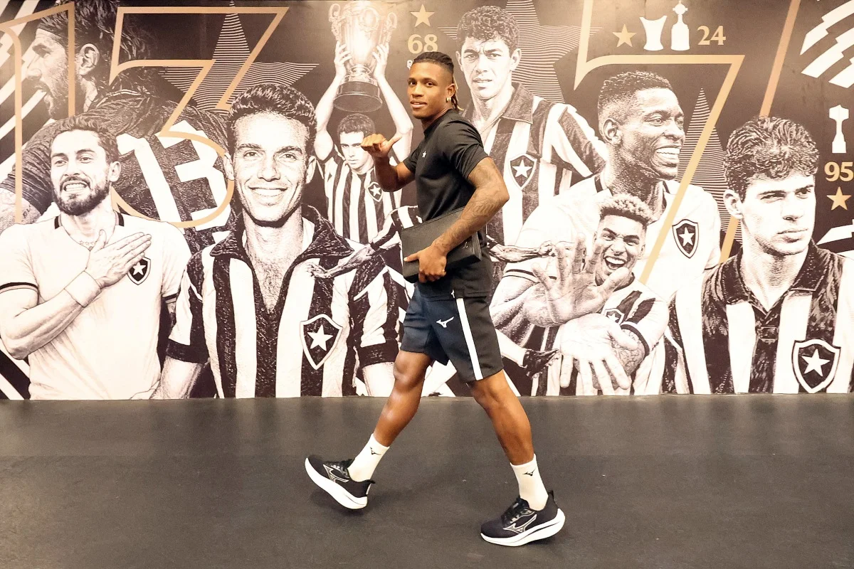 Botafogo x Vitória: Danilo começa no banco na rodada do Brasileirão