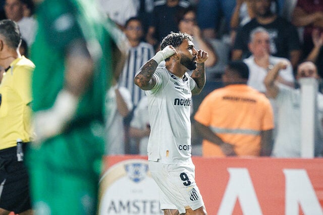 Santos sofre, mas garante vaga nas oitavas da Sul-Americana após vitória dramática