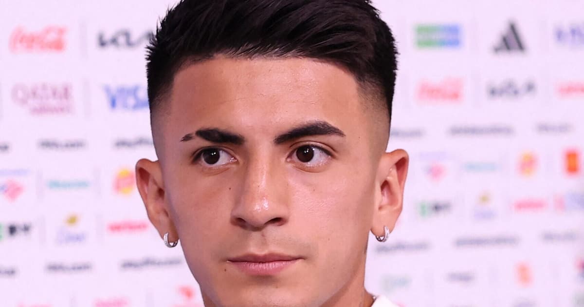 Thiago Almada gera polêmica ao exibir caneleira do Botafogo na final da Copa do Mundo 2026