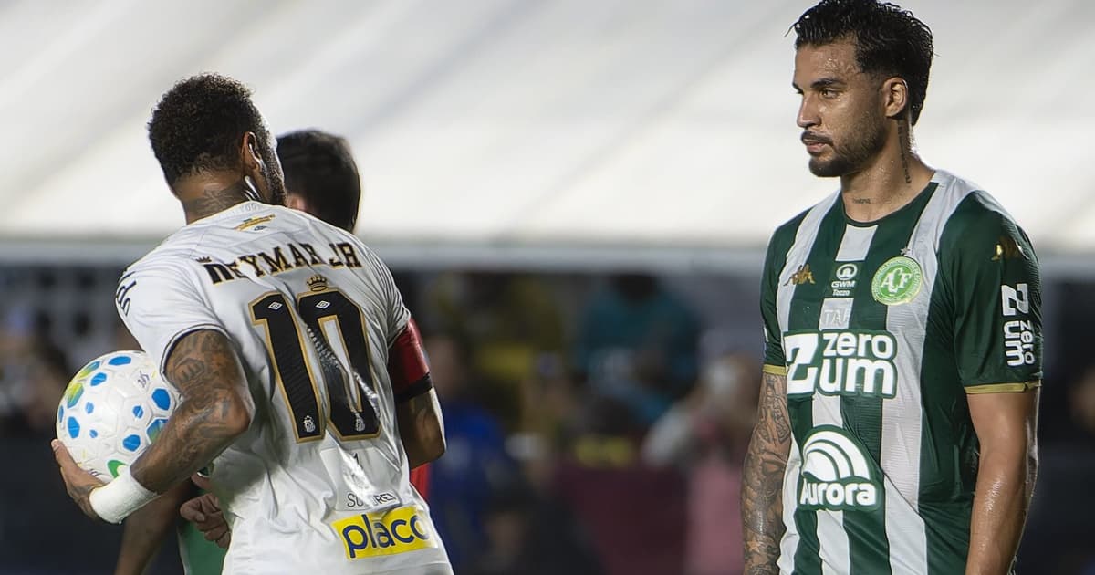 Santos e Chapecoense empatam em jogo eletrizante na Vila Belmiro