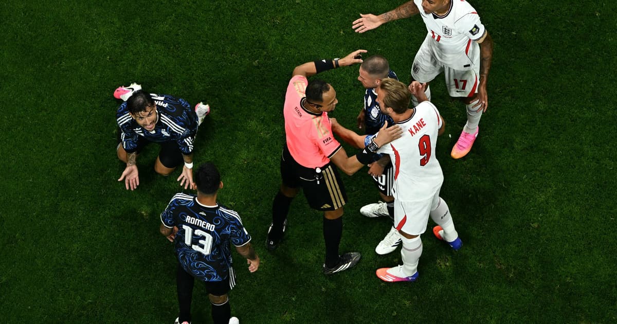 Inglaterra e Argentina protagonizam confusão e jogo pegado nas semifinais da Copa