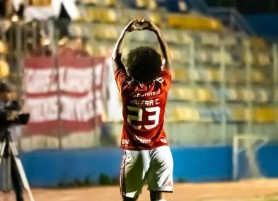 Futebol Brasileiro Agita Sexta-feira com Jogos Cheios de Emoção e Resultados Surpreendentes
