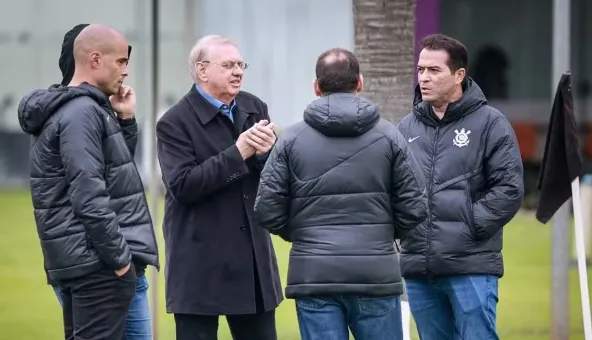 Corinthians sofre novo bloqueio da Fifa por dívidas e elenco se reúne para discutir crise – imagem do artigo