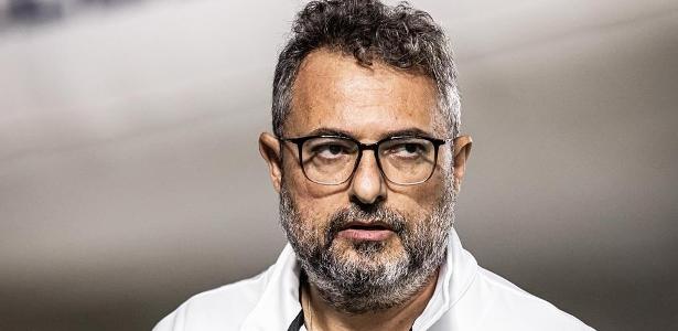 Santos enfrenta crise salarial e busca solução com elenco antes de jogo na Venezuela