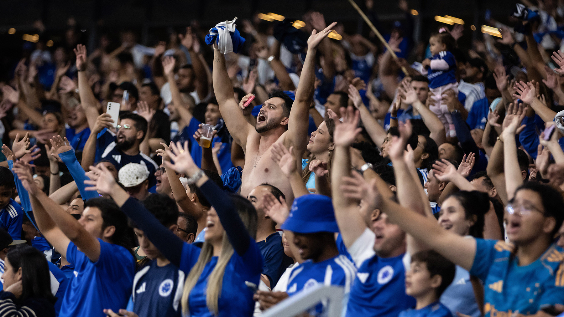 Cruzeiro e Botafogo se preparam para duelo decisivo com torcida a todo vapor