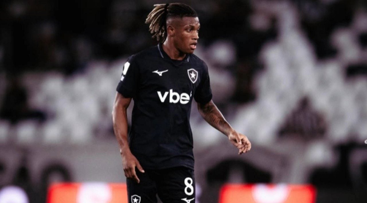 Botafogo rejeita oferta milionária do Palmeiras e mantém Danilo no elenco