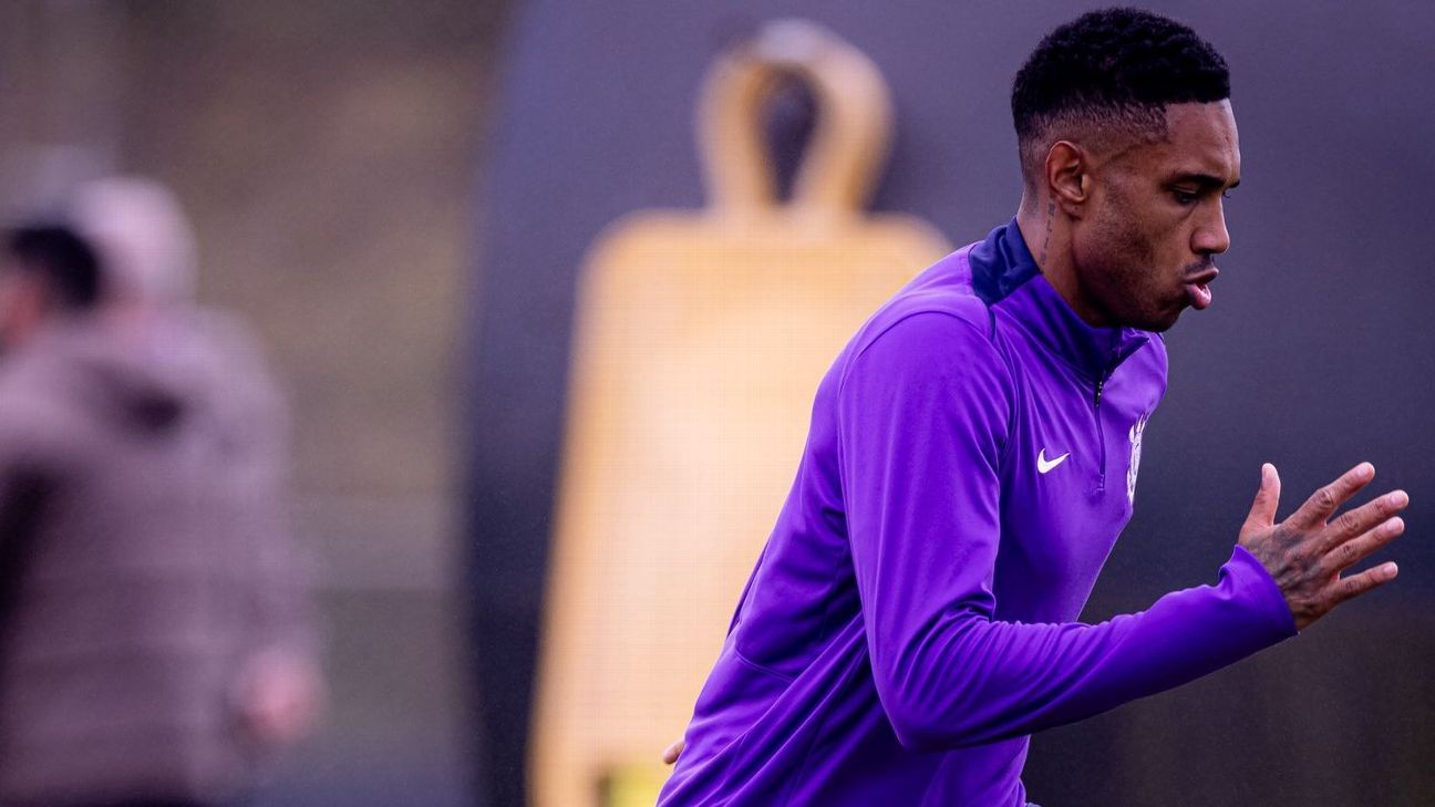 Vitinho passa por cirurgia e preocupa Corinthians em meio a problemas físicos