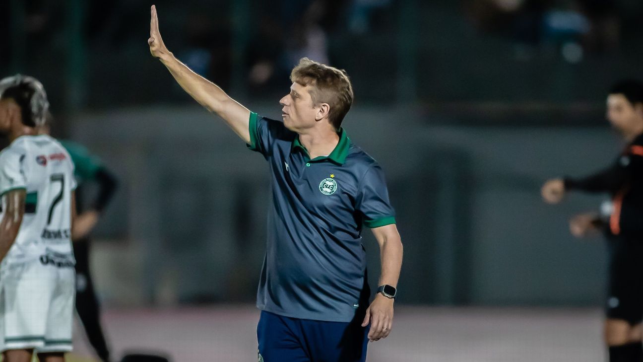 Vasco e Coritiba travam negociação por Fernando Seabra: multa à vista é o desafio