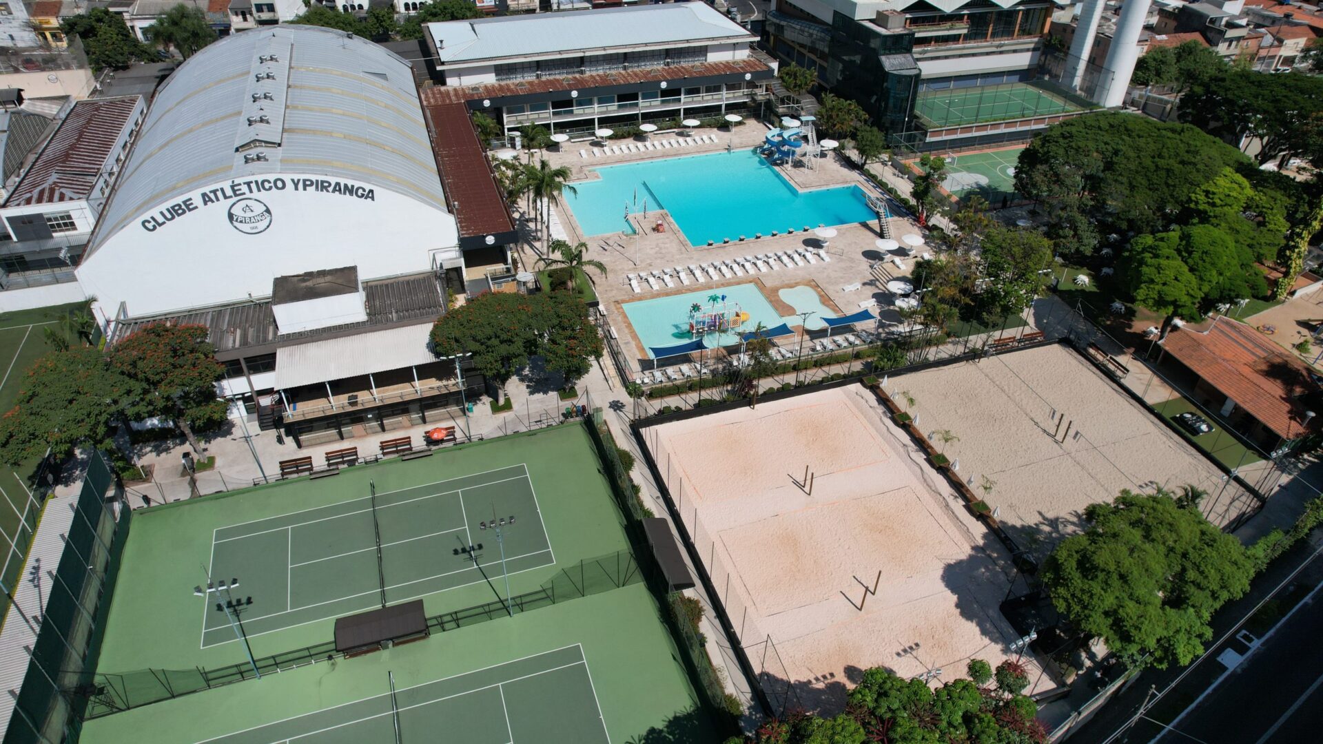 Clube que revelou o primeiro craque do Brasil e depois abandonou o futebol