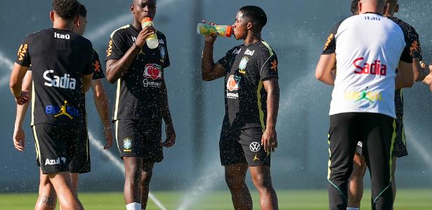 Polêmica no futebol: Mudança no horário do jogo entre México e Inglaterra gera reclamações – imagem do artigo