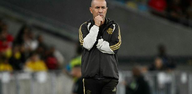 Leonardo Jardim eleva o alerta no Flamengo e cobra reforços urgentes para o ataque