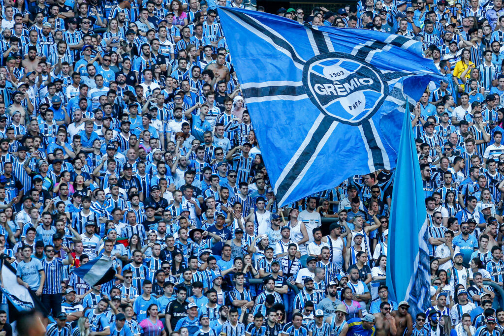 Mercado da Bola 2026: Clubes Brasileiros Aceleram Contratações para Fortalecer Elencos
