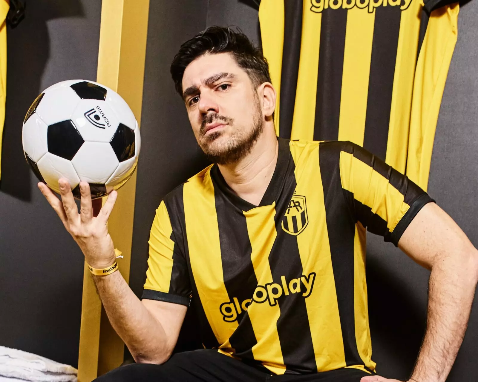 Marcelo Adnet revela bastidores das cenas de sexo em “Jogada de Risco” no Globoplay