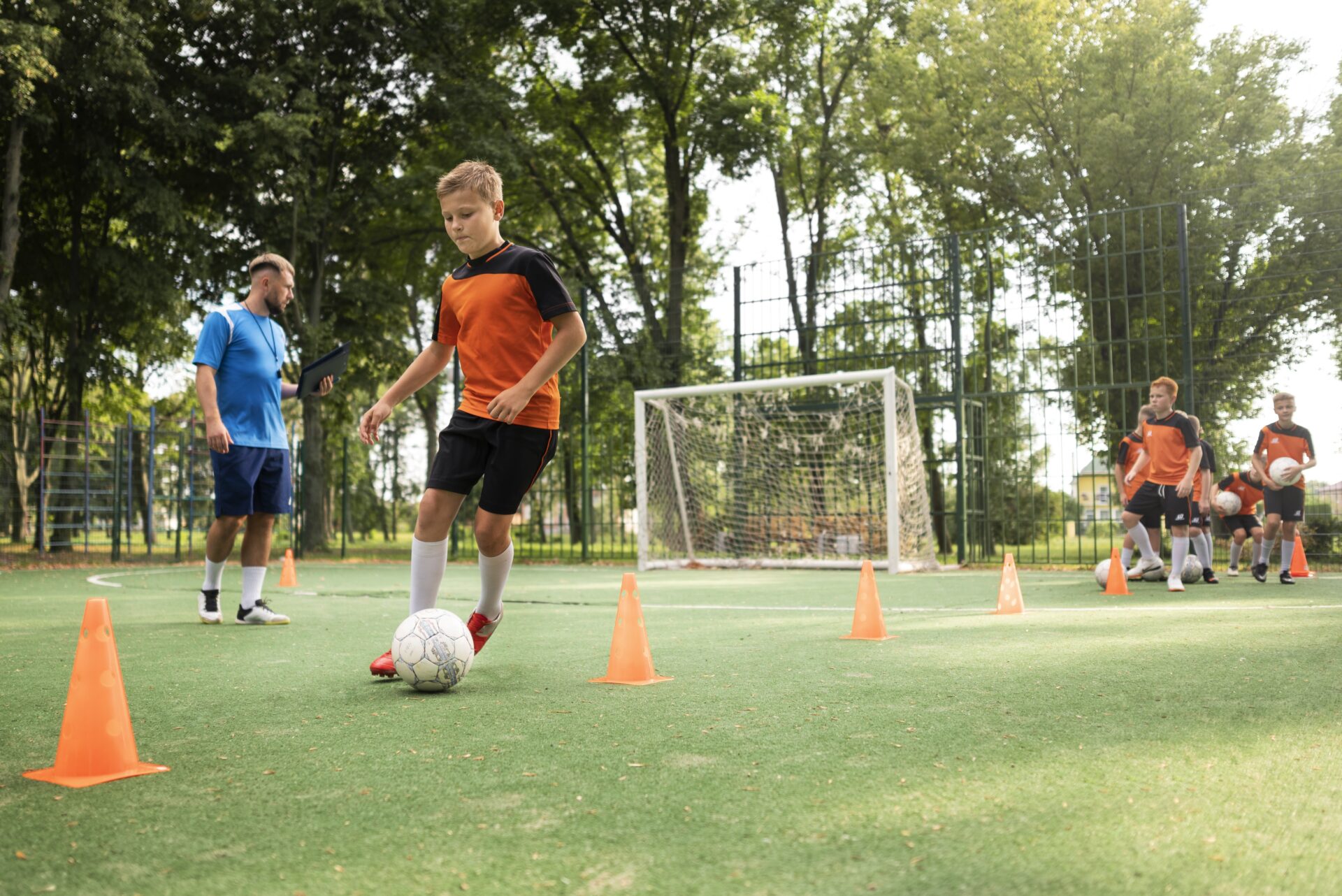 Treinamento de cabeceio proibido para jovens no futebol britânico a partir de 2026