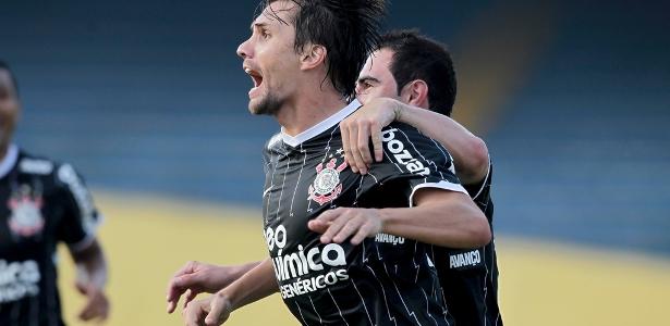 Ex-zagueiro Paulo André relata emoção única ao ajudar no parto da filha em casa – imagem do artigo