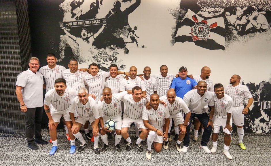 Dinei, ídolo do Corinthians, critica duramente Flávio Bolsonaro em entrevista polêmica – imagem do artigo