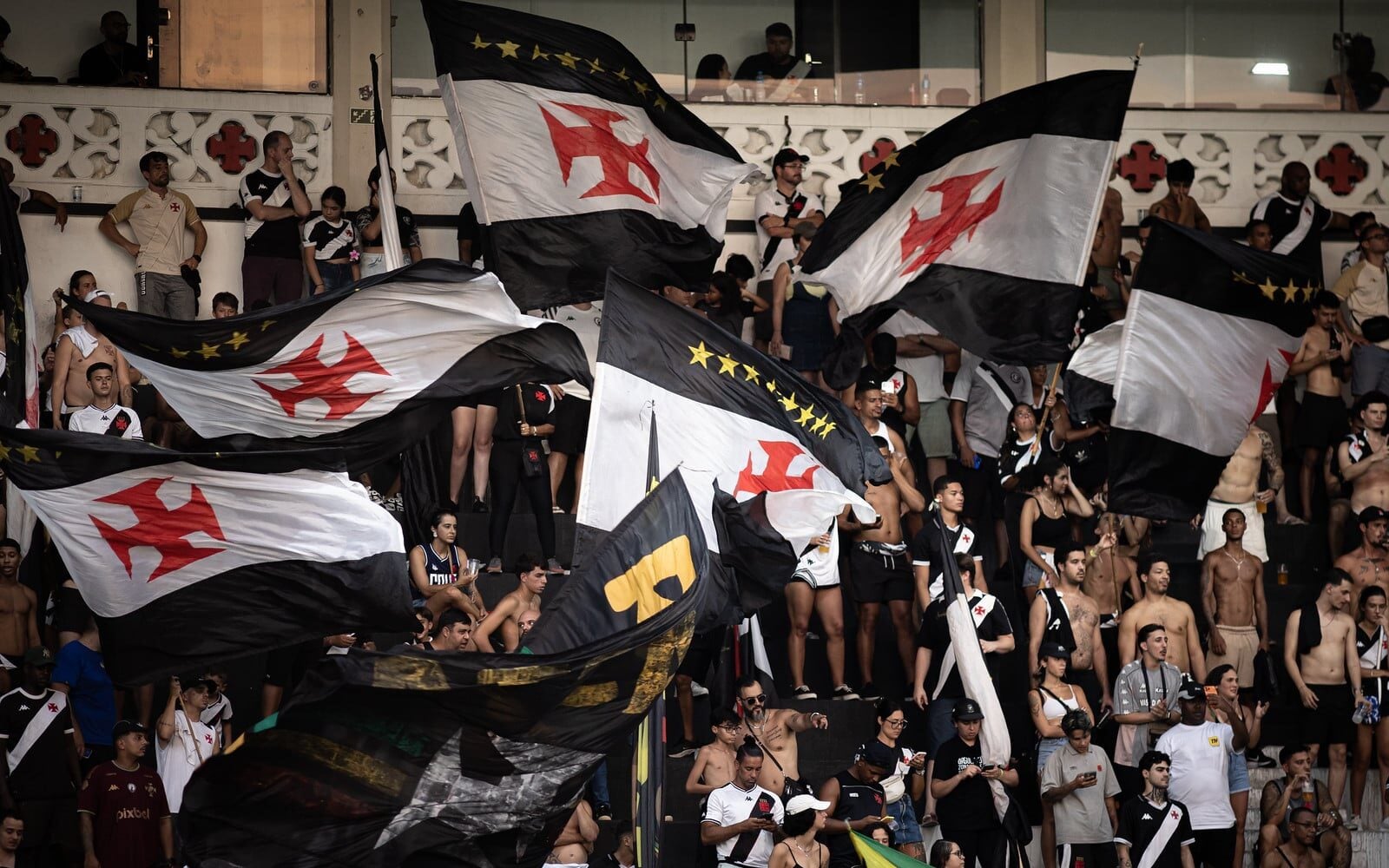Vasco libera ingressos com desconto para duelo decisivo contra Independiente Medellín