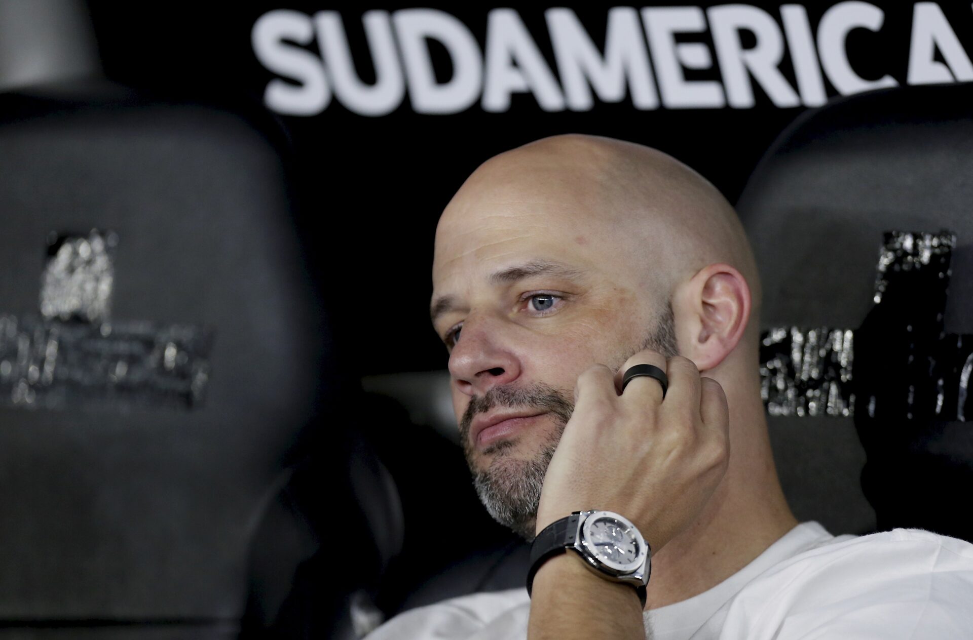 Botafogo vive momento crítico após goleada e pressão sobre técnico Franclim Carvalho