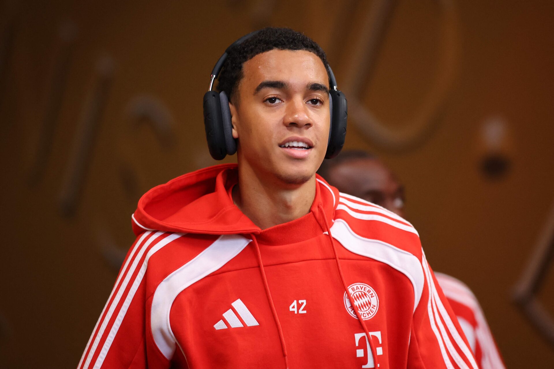 Jamal Musiala fica fora da estreia do Bayern na Bundesliga por problemas de saúde