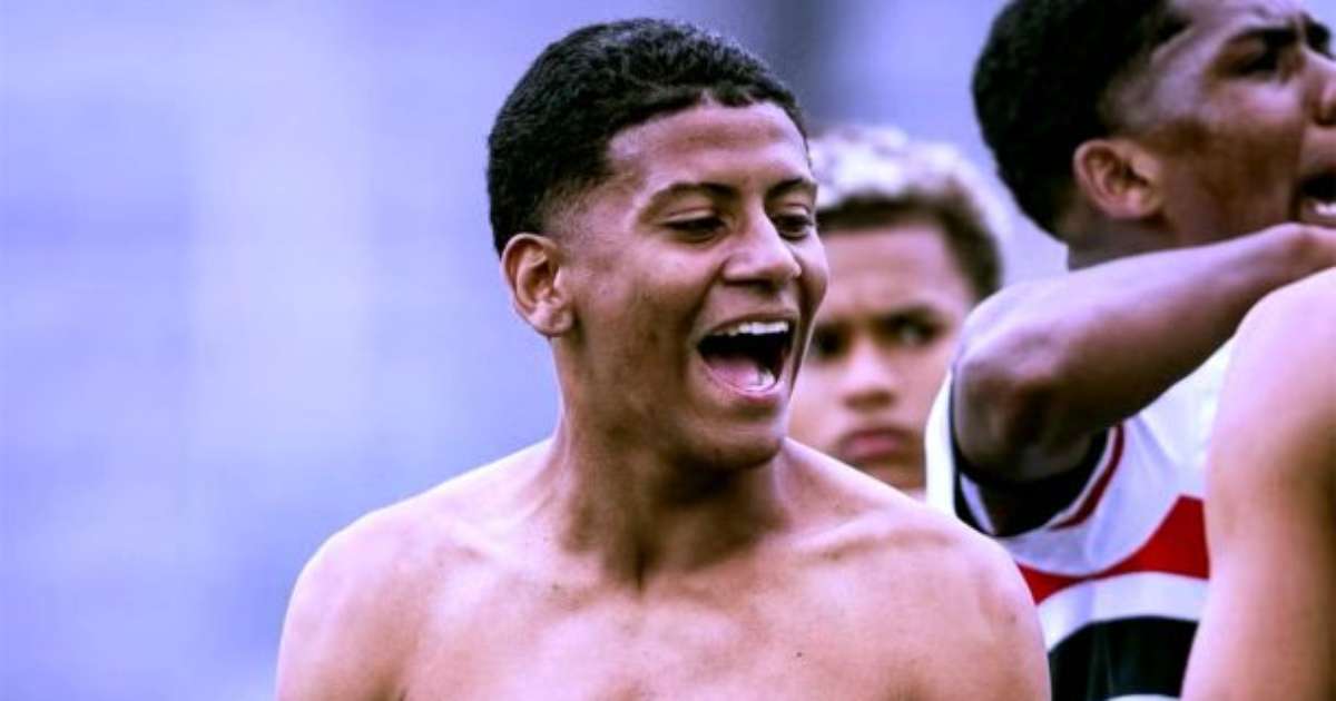 Jovem promessa do futebol morre após ataque a tiros em torneio em Maceió