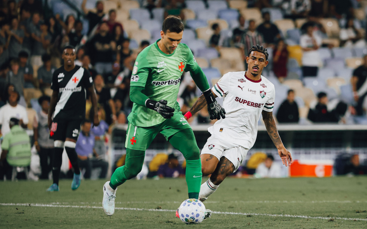 Léo Jardim avalia empate sem gols no clássico entre Vasco e Fluminense