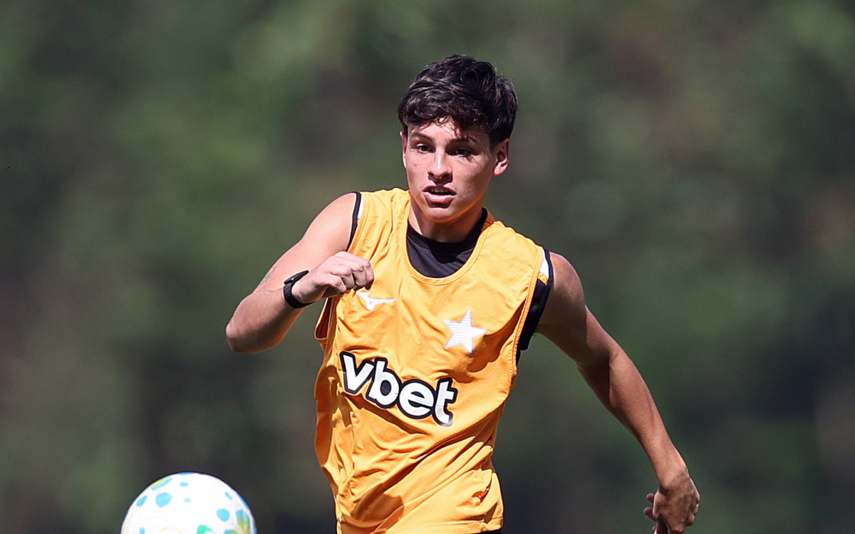 Álvaro Montoro recebe alerta do técnico e promete evolução no Botafogo