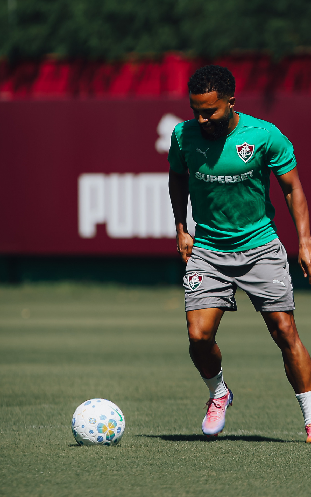 Samuel Xavier sofre luxação no ombro e vira dúvida para o Fluminense