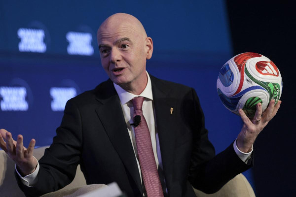 Fifa sob pressão: Uefa, Concacaf e AFC se unem contra decisões de Infantino