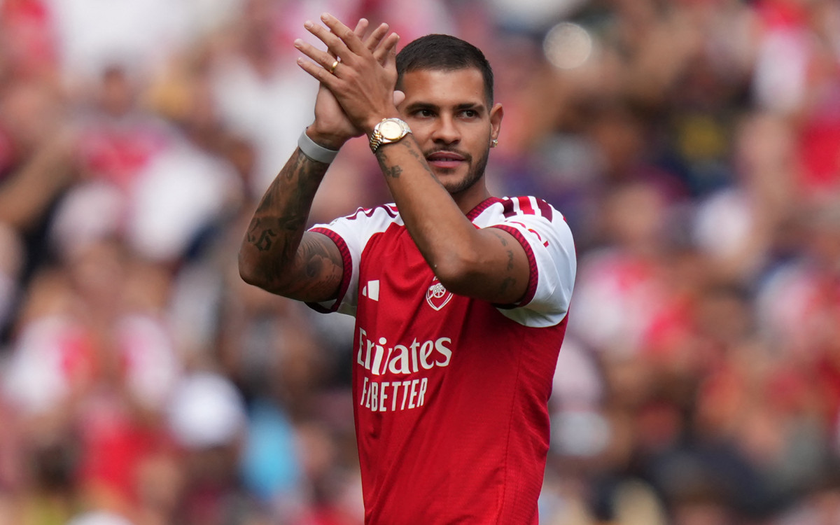 Bruno Guimarães é recebido com festa no Emirates e promete brilhar pelo Arsenal