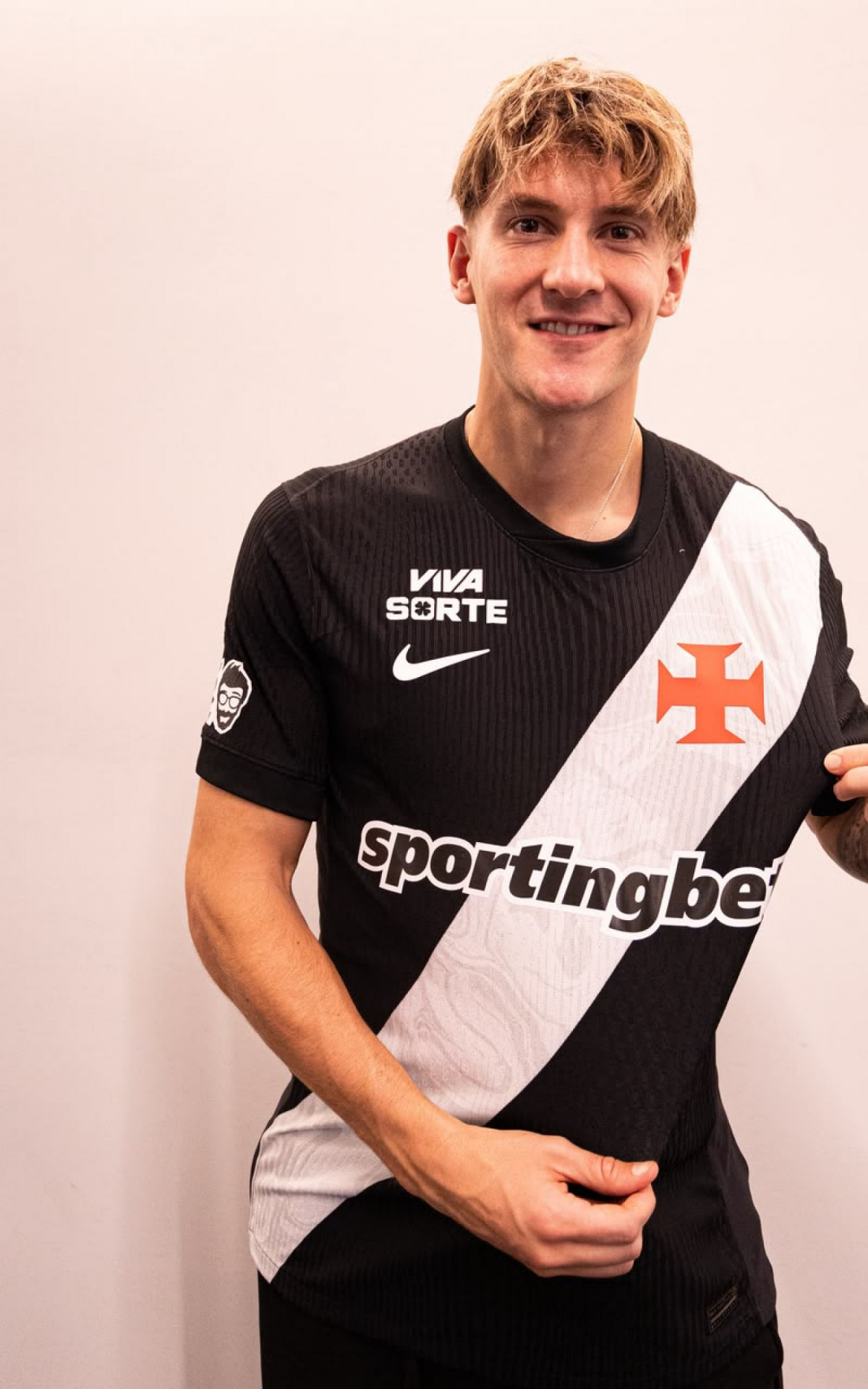 Facundo Colidio é confirmado como o novo centroavante do Vasco para 2026