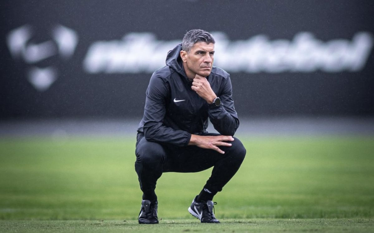 Vasco anuncia relacionados para clássico contra Fluminense com novidades na escalação