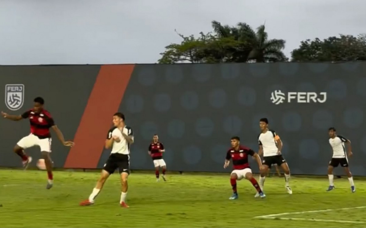 Flamengo domina Corinthians e conquista vitória sólida no Luso-Brasileiro
