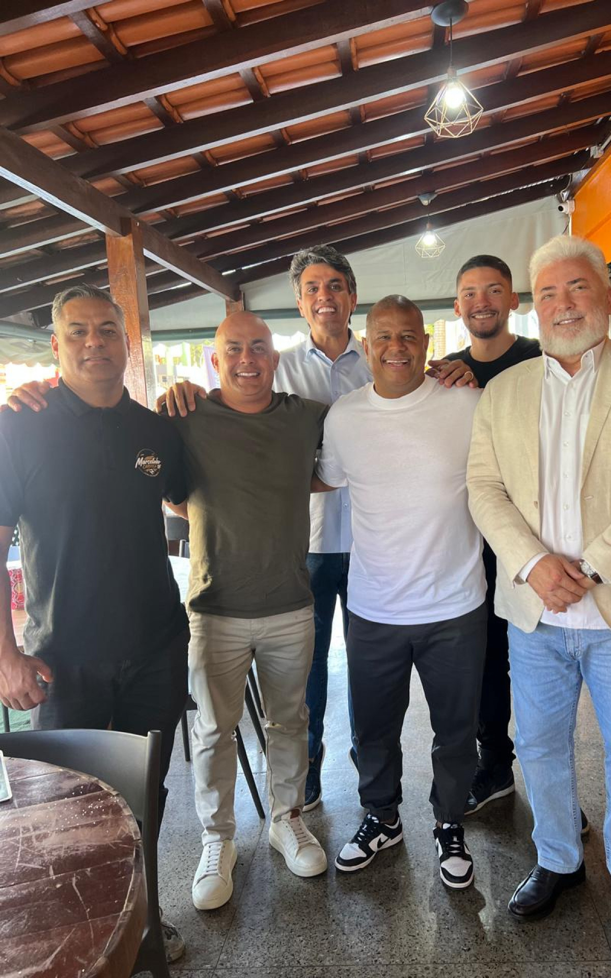Marcelinho Carioca chega a São Gonçalo para nova fase entre futebol e política