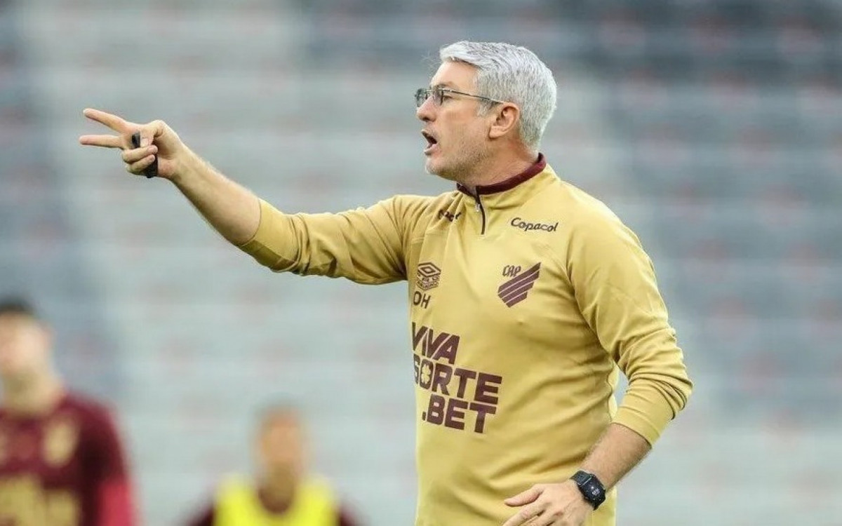 Odair Hellmann renova com Athletico-PR e segue firme até o fim de 2027