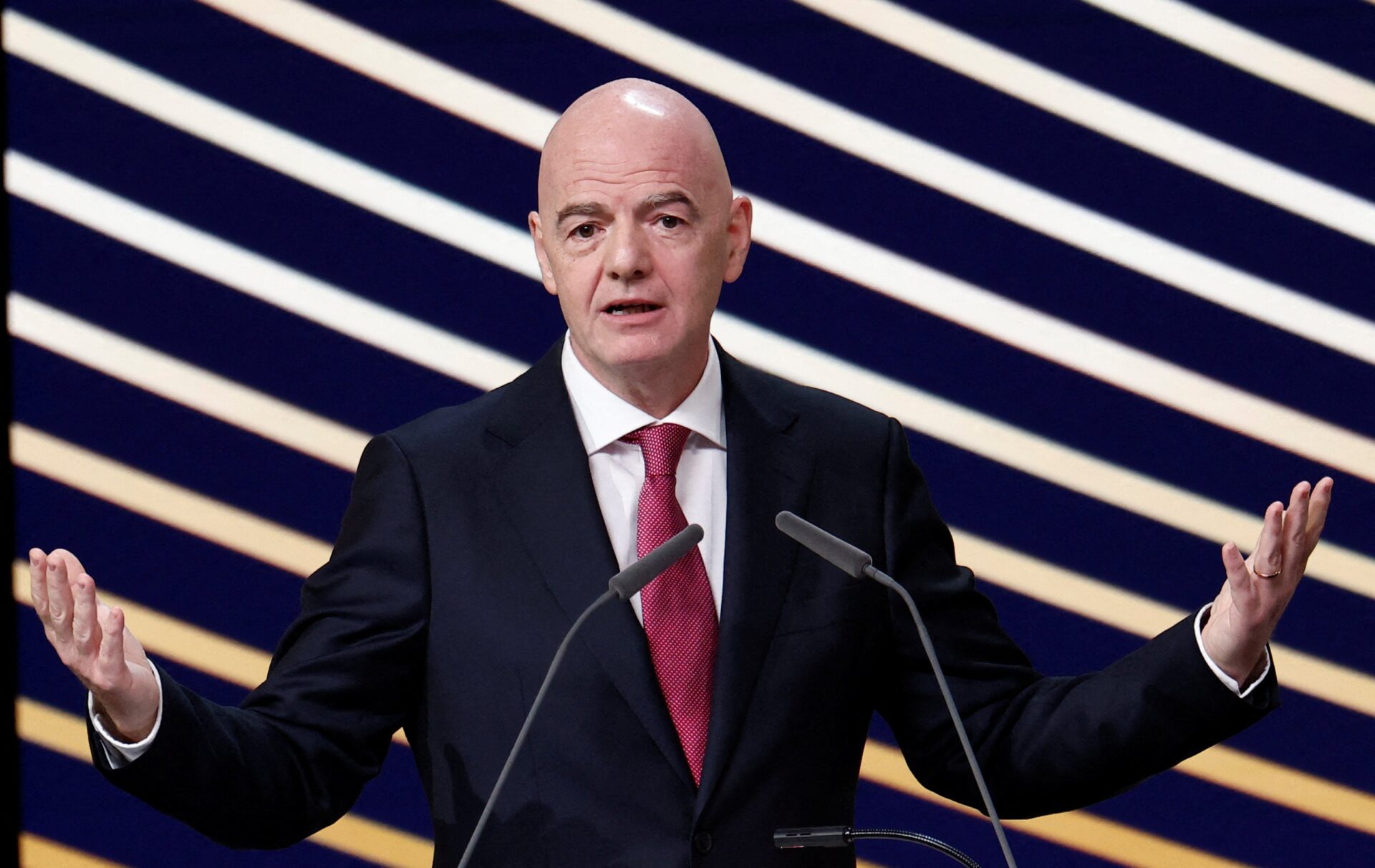 Crise na FIFA: Infantino enfrenta pressão por escândalos do passado na Uefa