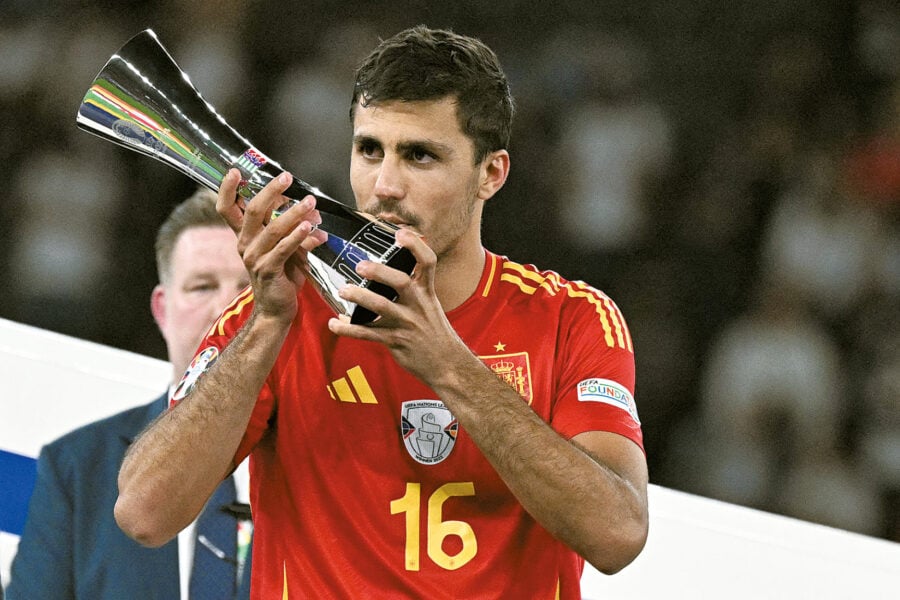 Rodri brilha no Manchester City e conquista o título de melhor jogador de 2024