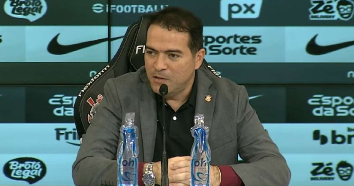 Marcelo Paz celebra permanência de Memphis Depay e destaca cautela em reforços no Corinthians