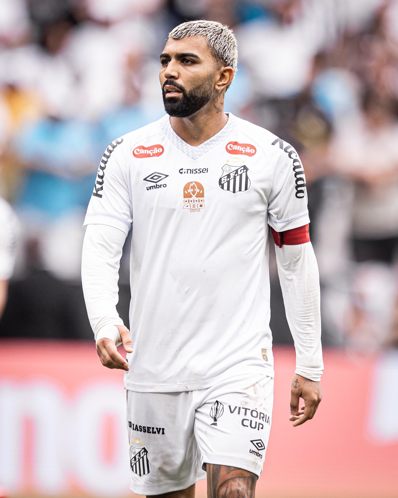 Gabigol brilha contra o Vasco e provoca rivais após goleada do Santos