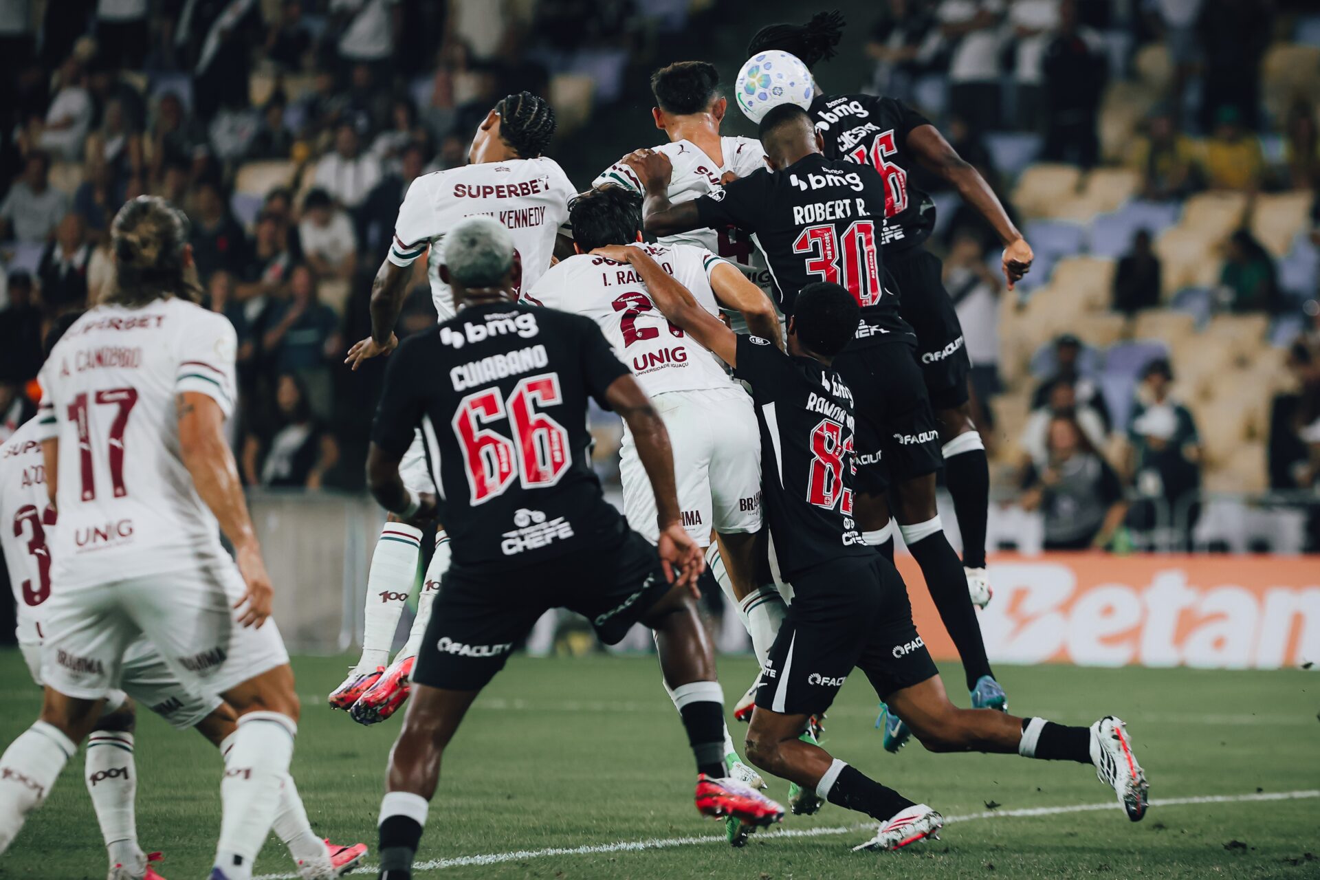 Fluminense surpreende no Maracanã e domina Vasco nas oitavas da Copa do Brasil