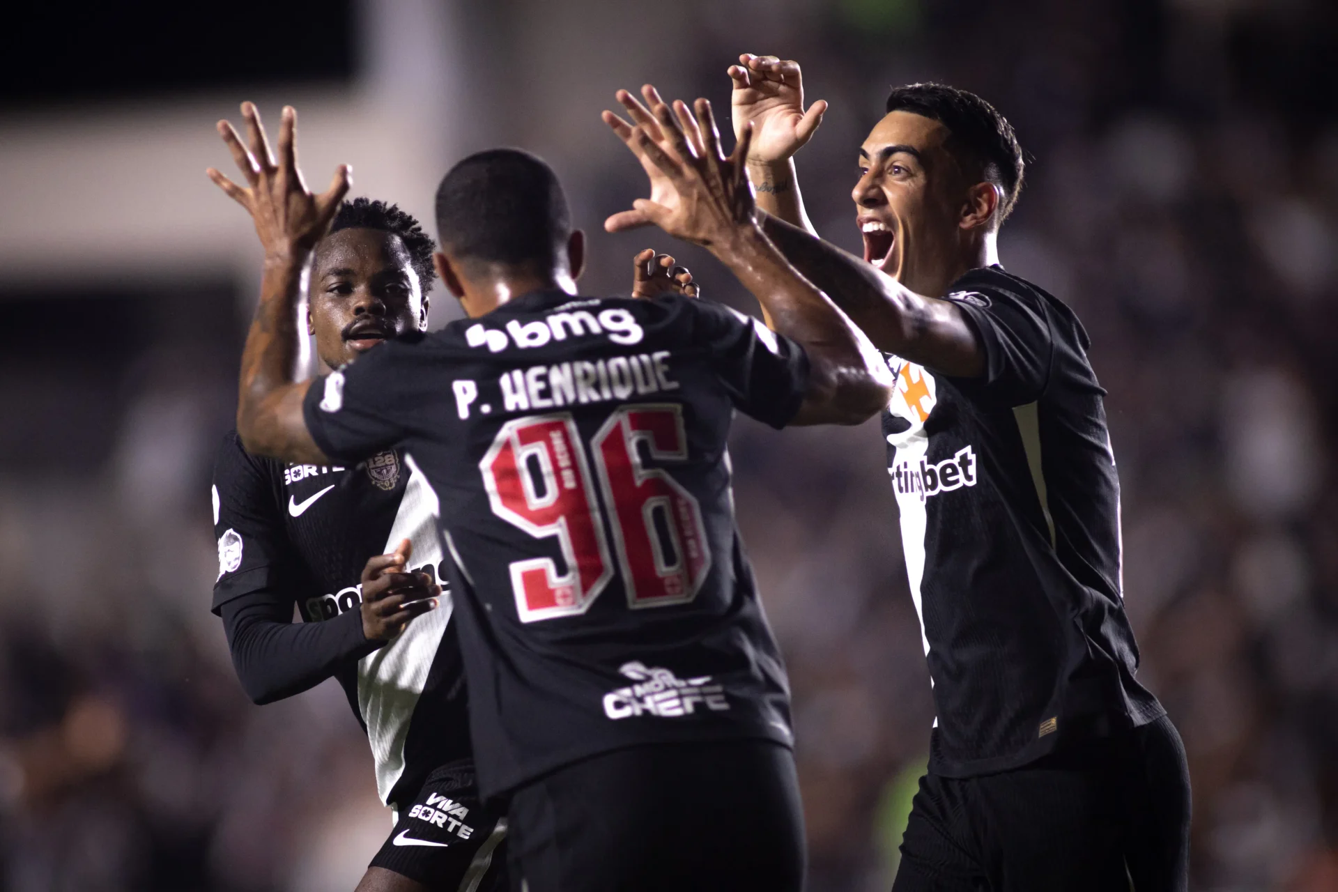 Vasco e Cruzeiro se enfrentam em duelo decisivo pelo Brasileirão 2026