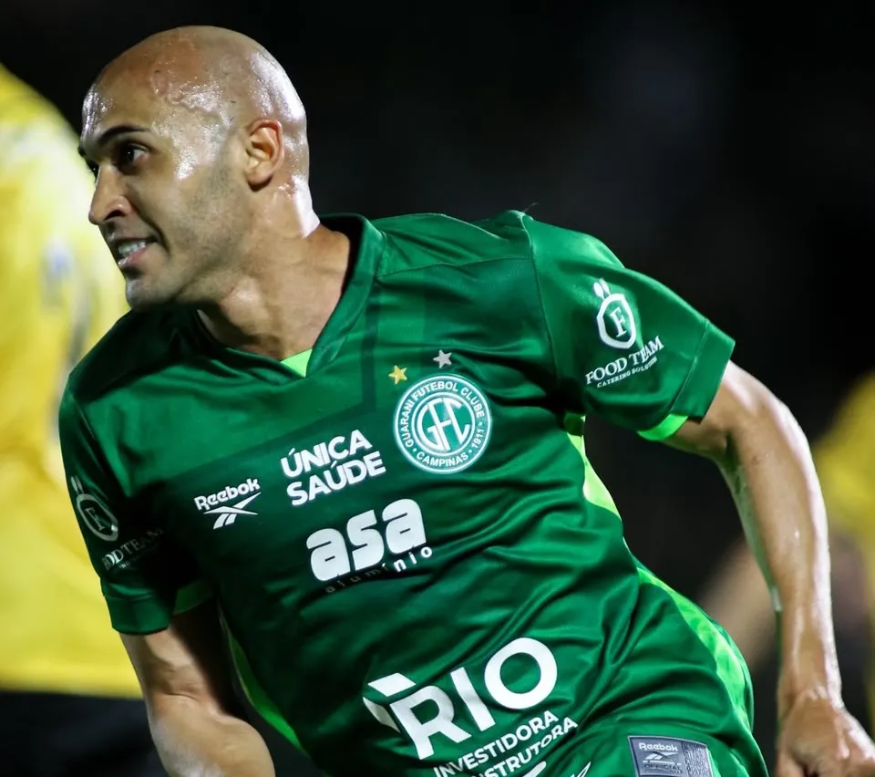 Futebol agita segunda-feira com jogos eletrizantes e resultados surpreendentes