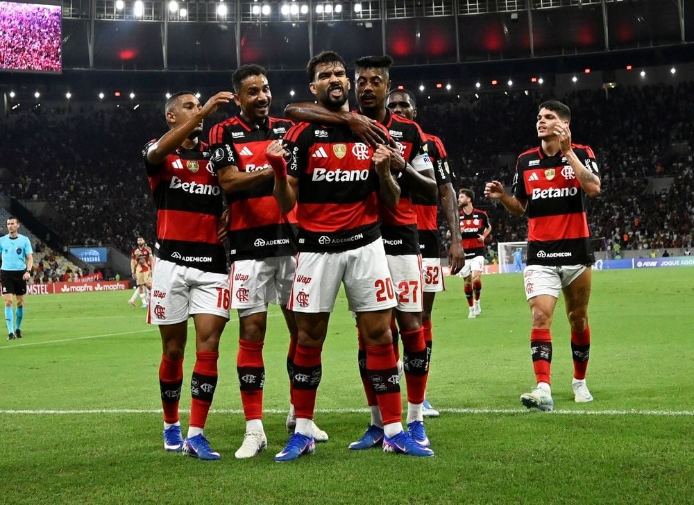 Flamengo e Cruzeiro se enfrentam em duelo que promete agitar o futebol brasileiro