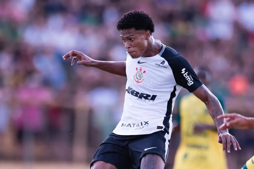 Corinthians encaminha empréstimo do jovem atacante Favela para clube europeu