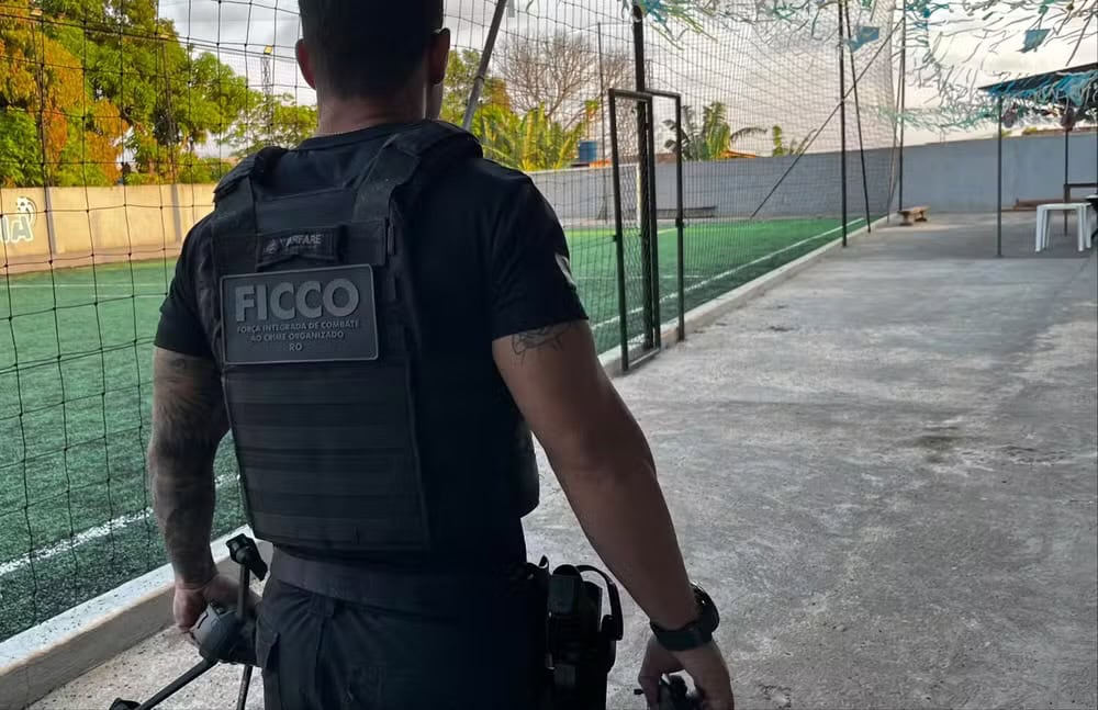 Justiça bloqueia campo de futebol financiado por dinheiro do tráfico em Porto Velho