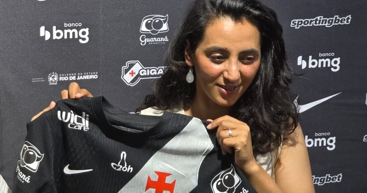Khalida Popal visita São Januário e reforça apoio ao futebol feminino no Brasil