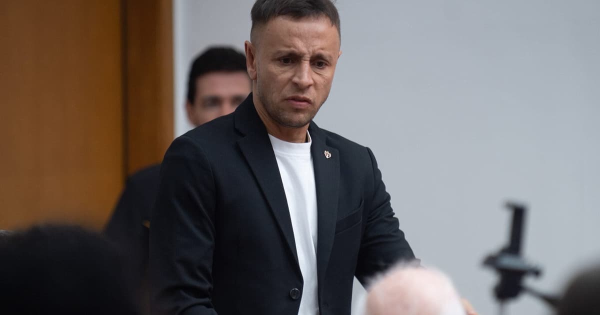 Rafinha não poupa críticas à arbitragem após derrota do São Paulo para o Grêmio